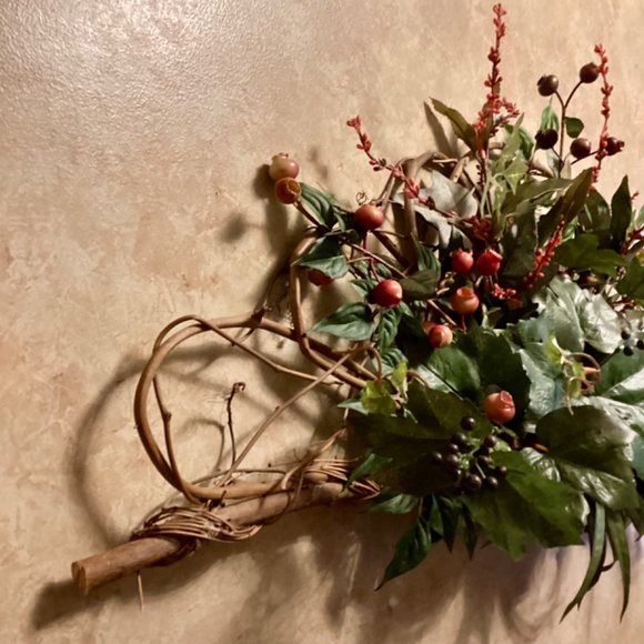 Artificial Greenery Ivy Floral Grapevine Wooden Wall Decor - Picture 3 of 7